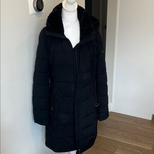🎁🎁🔥 ANDREW MARC STRECH Women's Black Puffer Coat Used, in perfect condition.